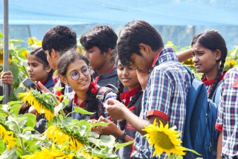 Students visit IIOR