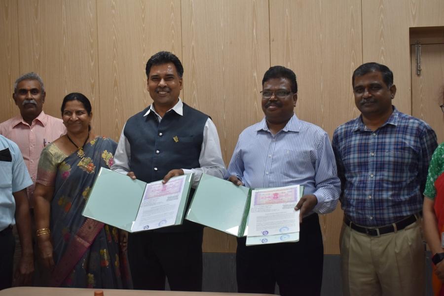 MOU signing with National Seed Corporation, New Delhi for sunflower hybrid KBSH-85