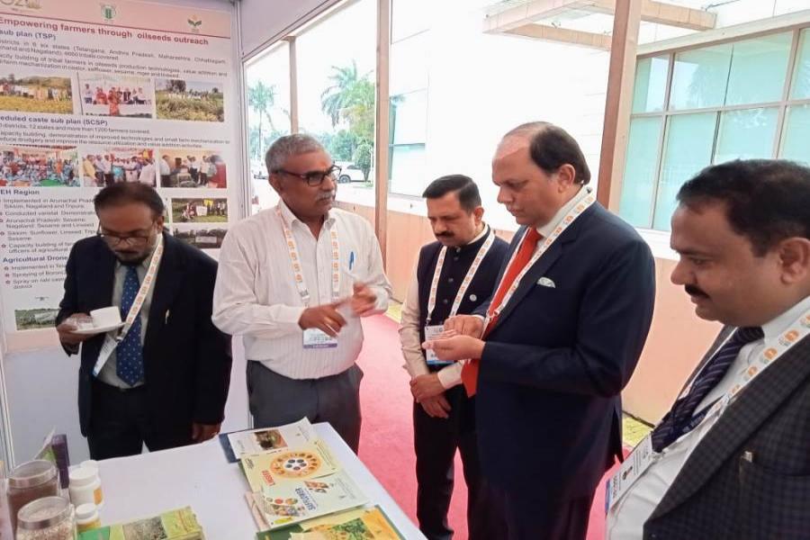 Visit of dignitaries of G20 countries to the ICAR-IIOR stall