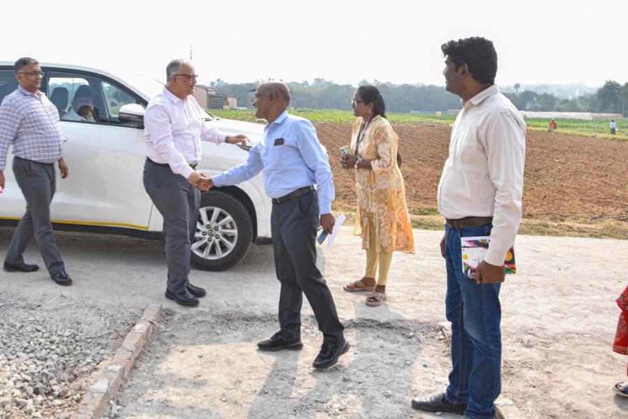 Shri. Sanjay Datta, President, ICICI Foundation & Team visit Speed Breeding Facility at ICAR-IIOR