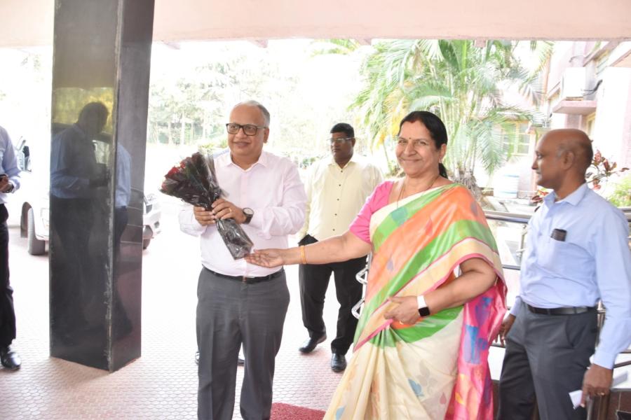 Shri. Sanjay Datta, President, ICICI Foundation & Team visit Speed Breeding Facility at ICAR-IIOR