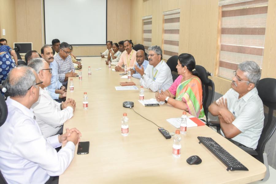 Shri. Sanjay Datta, President, ICICI Foundation & Team visit Speed Breeding Facility at ICAR-IIOR