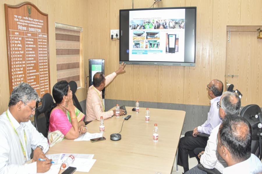 Shri. Sanjay Datta, President, ICICI Foundation & Team visit Speed Breeding Facility at ICAR-IIOR
