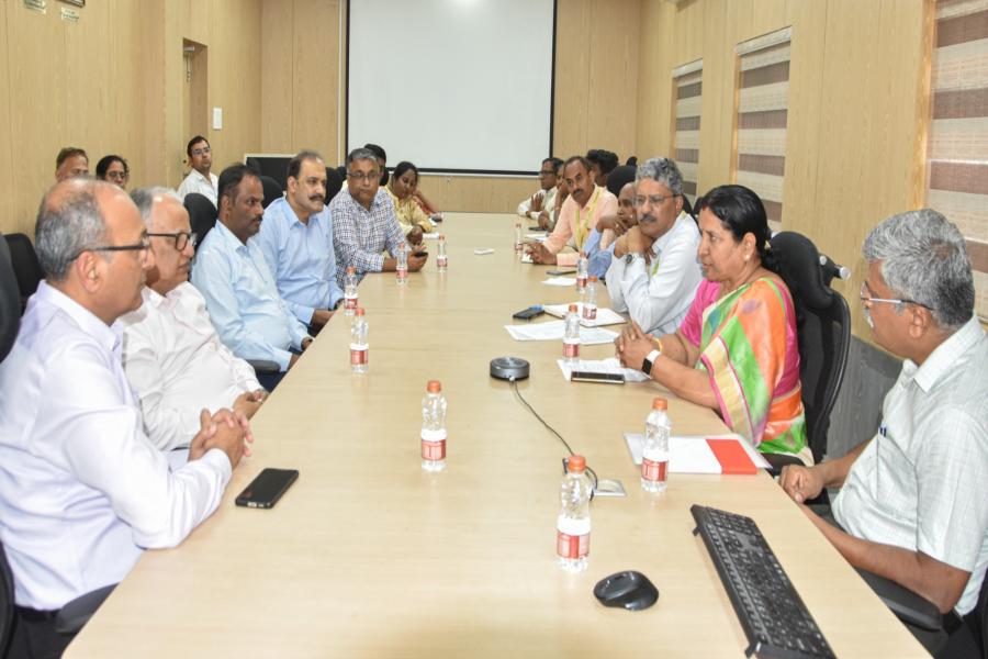 Shri. Sanjay Datta, President, ICICI Foundation & Team visit Speed Breeding Facility at ICAR-IIOR